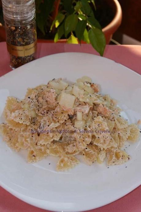 FARFALLE AL SALMONE CON SEDANO BIANCO DI SPERLONGA IGP di Dolcipensieri