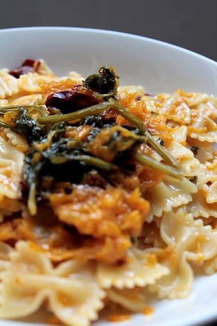 Farfalle con zucca gialla e peperoni 