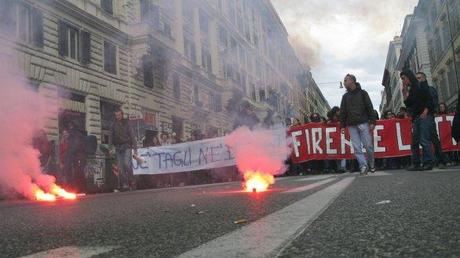 I giovani protestano e si ribellano? Ci sono dei motivi!!!