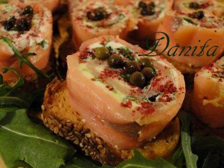 Crostini con girelle al salmone