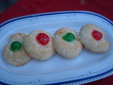 Biscottini al cocco e ciliegine