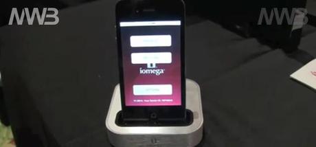 Iomega SuperHero Backup Dock per  iPhone