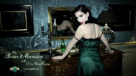 Bere Perrier fa bene a Dita von Teese!