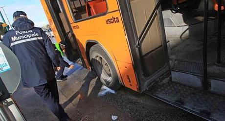 Napoli: è morta la 15enne investita dal bus