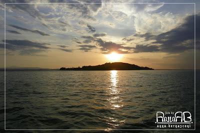 Tramonto sul lago Trasimeno.