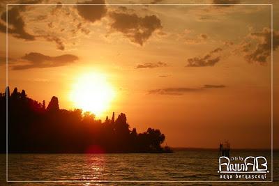 Tramonto sul lago Trasimeno.