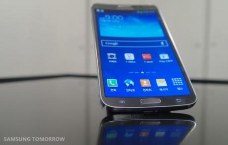 SAM 8939 665x424 Samsung Galaxy Round   ecco il Note 3 con vetro curvo