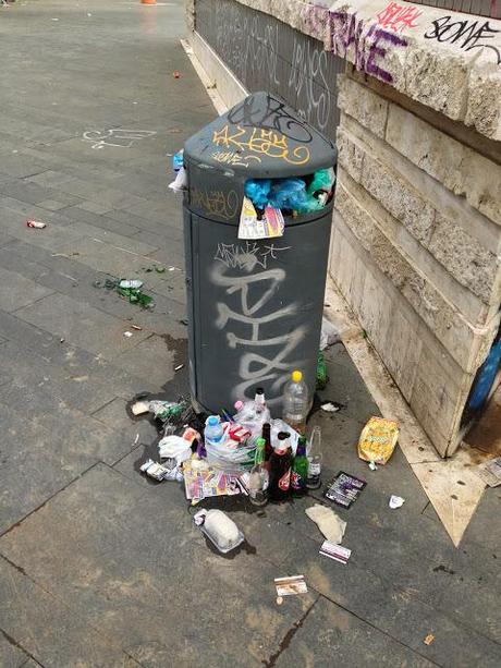 Stazioni da incubo: Cipro. Sembrano una serie di fotomontaggio, purtroppo non lo sono