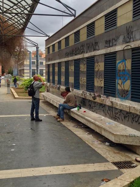 Stazioni da incubo: Cipro. Sembrano una serie di fotomontaggio, purtroppo non lo sono