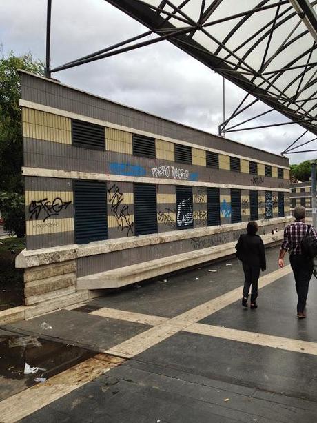 Stazioni da incubo: Cipro. Sembrano una serie di fotomontaggio, purtroppo non lo sono