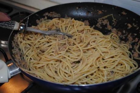 Saltate gli spaghetti in padella