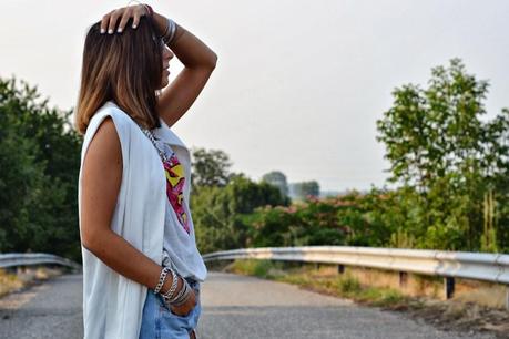 The WHITE VEST: Due look in un Post :D