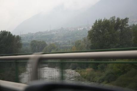 Un paesaggio dall'auto, nel viaggio di andata. Nebbie e panorami intravisti, molto suggestivi. Foto di Virginia (io guidavo...)