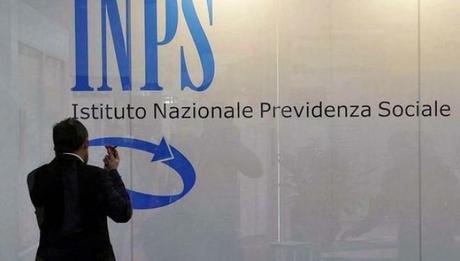 Napoli, l’INPS lo dichiara morto, ex comandante dei vigili non riceve la pensione