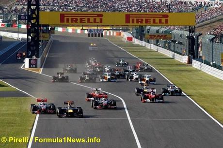 2011 Japanese Grand Prix - SundaySuzuka Circuit, Suzuka, Japan.9th October 2011.Sebastian Vettel, Red Bull Racing RB7 Renault leads at the start of the Japanese grand prix.World Copyright:Andrew Ferraro/LAT Photographicref: Digital Image _Q0C2706