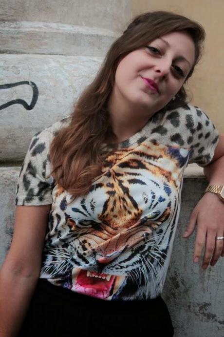 A tiger with me for a casual-chic OUT-FIT