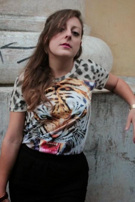 A tiger with me for a casual-chic OUT-FIT