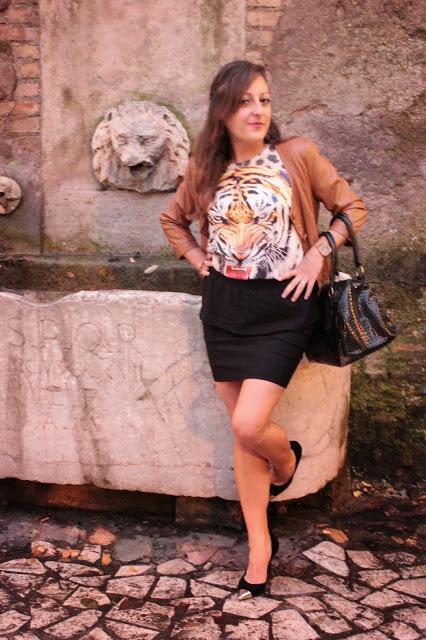 A tiger with me for a casual-chic OUT-FIT