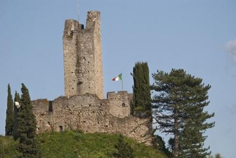 castello di romena casentino1 597x400 IL CASTELLO DI ROMENA IN CASENTINO, DANTE E DANNUNZIO