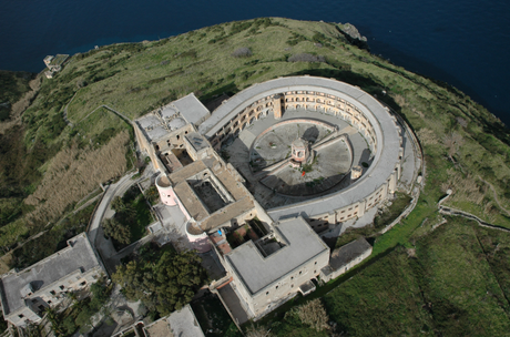 Il carcere dismesso dell'Isola di Santo Stefano, provincia di Latina (isoladivetontene.altervista.org)