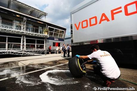 HUN_Sat_McLaren_mechanic_35