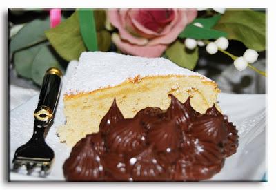 “Torta allo yogurt con crema al cioccolato e rum”