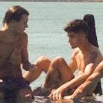 Zayn Malik e Louis Tomlinson paparazzati sulle Isole Hamilton in Australia02