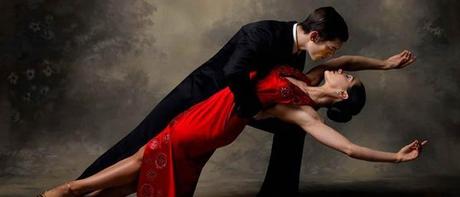 Foto che ritrae una coppia che balla il tango