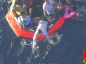 Lampedusa, rovescia barcone morti, bambini. ventina dispersi