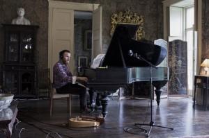 “The visitor”: installazione di immagine e musica dell’islandese Ragnar Kjartansson, in mostra sino al 17 novembre, Milano