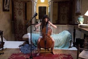 “The visitor”: installazione di immagine e musica dell’islandese Ragnar Kjartansson, in mostra sino al 17 novembre, Milano