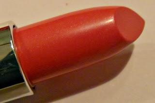 THE BODY SHOP - COLOUR CRUSH LIPSTICK nelle colorazioni 101, 125, 305, 315, 201 e 230  (REVIEW + PHOTOS + SWATCHES)