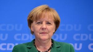 Tentativi di grossa coalizione in Germani, dove Merkel punta a trovare un accordo con la Spd o i Verdi entro il 22 ottobre.