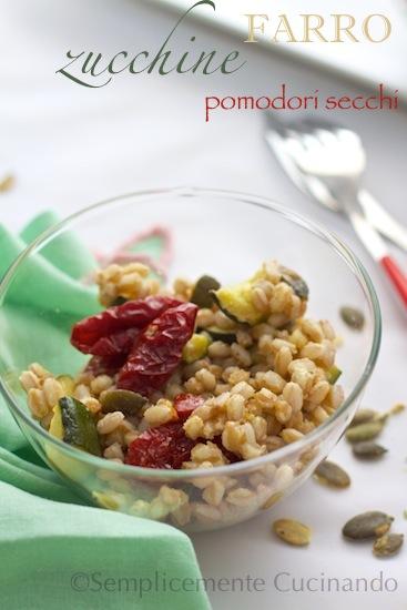 farro zucchine e pomodori secchi - Semplicemente Cucinando