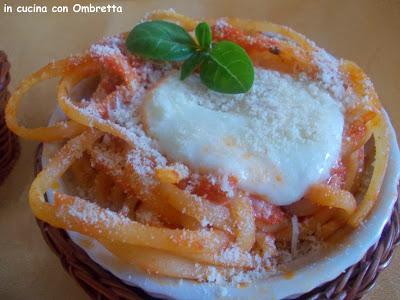 Nidi di linguine Pasta Vera con bufala al forno