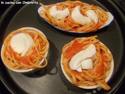 Nidi di linguine Pasta Vera con bufala al forno