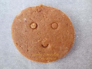 Sorrisi Nocciolati: allegri biscotti alle nocciole e panna con ripieno di crema nocciolata
