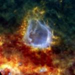 RCW 120 è una bolla soffiata da una stella centrale. Il nodo luminoso in basso a destra della bolla è un embrione stellare. La stella ha già una massa di circa 8-10 Soli, e probabilmente crescerà più grande ancora. RCW 120 si trova a circa 4300 anni luce di distanza. 
CREDIT: ESA/PACS/SPIRE/HOBYS Consortia