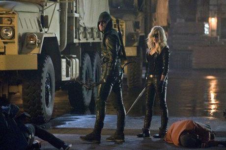 Arrow: prima immagine di Black Canary Stephen Amell Caity Lotz Arrow 