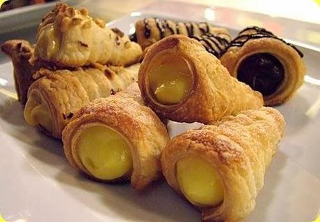 Cannoli di sfoglia farciti alla crema