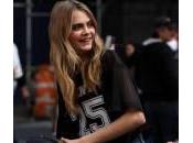 Cara Delevigne sexy giocatrice football nelle foto DKNY