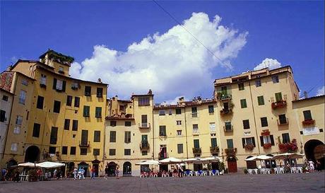 Lucca Piazza Anfiteatro