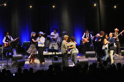 Vinicio Capossela e la Banda della posta.