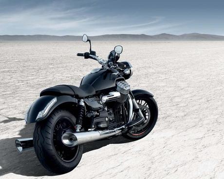 MOTO GUZZI CALIFORNIA & JAGUAR F-TYPE