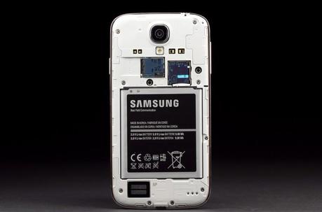 samsung galaxy s4 battery 800x600 Samsung Galaxy S4 e le batterie che si gonfiano...