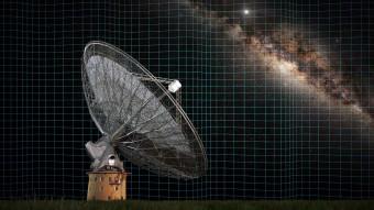 Le onde gravitazionali distorcono lo spazio, alterando il regolare segnale delle pulsar captato dal radiotelescopio Parkes dello CSIRO. Crediti: Swinburne Astronomy Productions