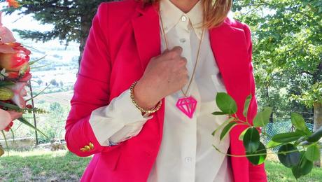 Outfit: Fucsia, Blu elettrico e una stampa foulard