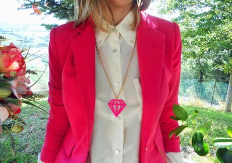 Outfit: Fucsia, Blu elettrico e una stampa foulard