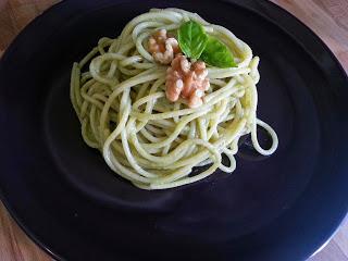 spaghetti con pesto saporito