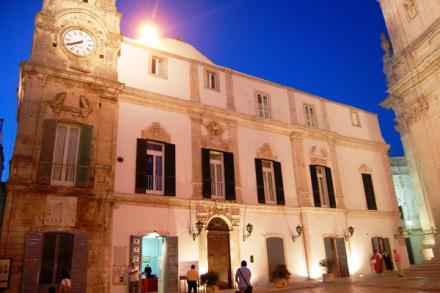 Martina Franca. Torre dell'orologio e Palazzo dell'Università.